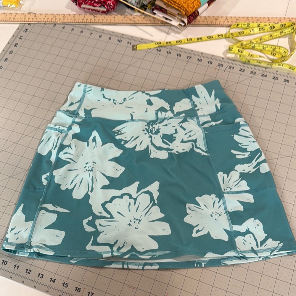 Flourish Porcelain Skechers Skort